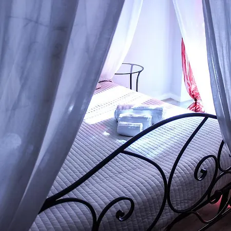 Interno 4 Rom