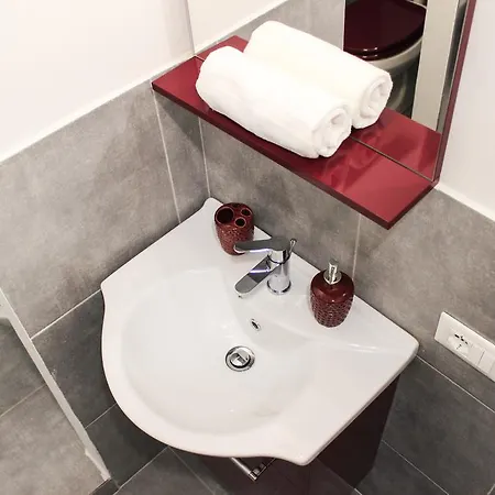 Interno 4 Rom