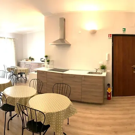 Interno 4 *